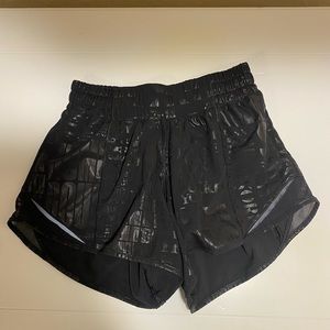 Lululemon Hotty Hot shorts 4”